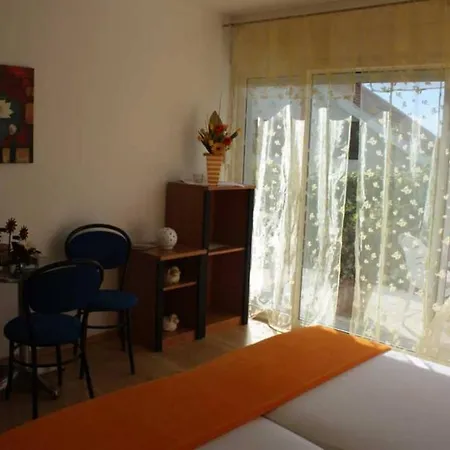 Apartman In With Balcony, Air Conditioning Wifi 4328-3